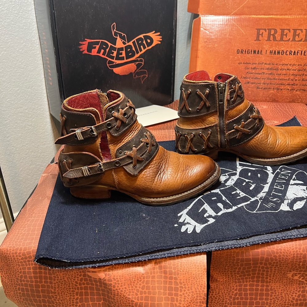 Freebird by Steven Women’s Dublin size 7 like new Brown Leather Ankle Boots